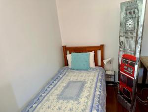 The Sydney Manor - Huge 2BR Ground Floor Home with Hot Tub & walk to train