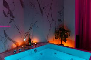 Pink Eden Jacuzzi Suite Luxury Escapade Romantique