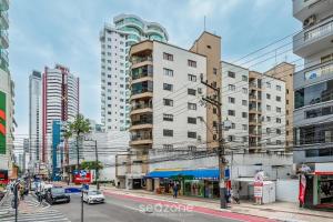 Apto c varanda a 250m Praia Central ERJ101