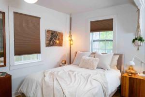 boho chic studio with pool & hot tub at The Ponderosa