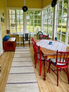 Historic Vicarage By The Lake In Dalskog