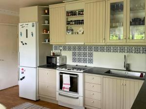 Historic Vicarage By The Lake In Dalskog