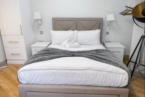 Central Mayfair 1 Bedroom Apartments 33SGG no lift