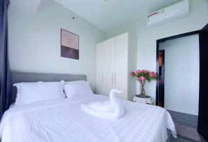 2BR With Magnificent Bayview GARDEN View Near Okada, Solaire, Airports, Free Parking