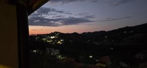 Villa da Serra Studio 700m centrinho linda vista