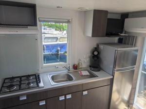 Cottage flottant spa privatif en option Port de Plaisance proche Centre