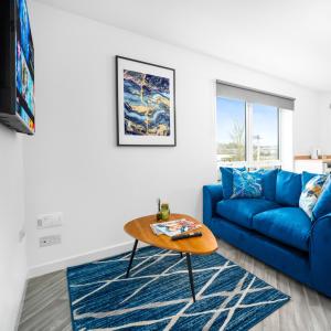 Two Bed Apartment - Sleeps 3 - WiFi, TV & Parking Included 57C