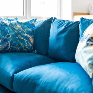 Modern Two Bed Apartment - Sleeps 3 - WiFi & Parking Included 57C