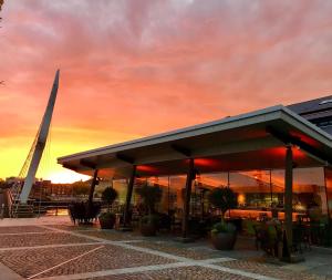 Swansea Marina & Beach Retreat - 3 Bed & Parking