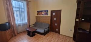 Дві кімнати коло Опери