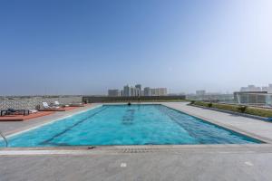 Free housekeeping visits during your stay - StayShort-Elegant 1 Bedroom City View Apartment Square Tower JVC