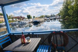 Cottage flottant Premium Spa privé en supplément Port de Plaisance près Centre