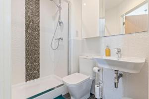 Modern 2-Bed Apartment - Mailbox, BHX Station, Bullring - Free Parking & Central Location