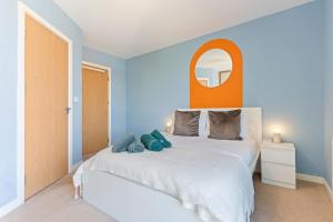 Modern 2-Bed Apartment - Mailbox, BHX Station, Bullring - Free Parking & Central Location