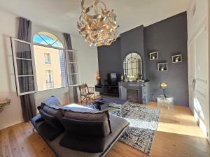 Élégance sur la Place Arago, Vue exceptionnelle