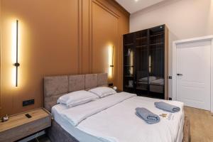 Простора двокімнатна квартира з ізольованими спальнями у центрі Львова