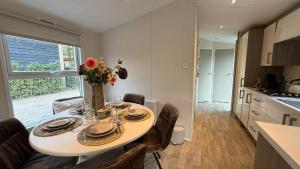 VELUWE CHALETS PUTTEN - Chalets on Park De Eyckenhoff - Private gardens and Saunas on Nationaal Park De Veluwe - Design Chalets with Cosy Setting