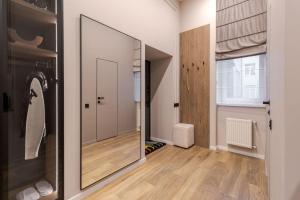 Простора двокімнатна квартира з ізольованими спальнями у центрі Львова