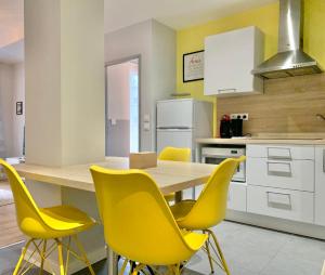 #D6 Hello Sunshine T3 Sleeps 6 Caserne de Bonne