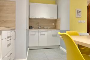 #D6 Hello Sunshine T3 Sleeps 6 Caserne de Bonne