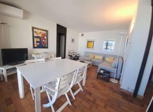 Brigantine112 - Appt 4 pers climatisé vue mer avec accès direct au port, proche de St Tropez et ses plages