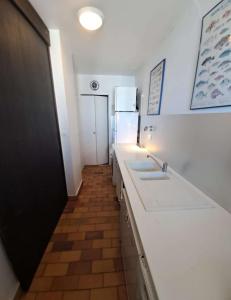 Brigantine112 - Appt 4 pers climatisé vue mer avec accès direct au port, proche de St Tropez et ses plages