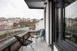 Prague Days - Two Bedroom Apartment with Garage, AC, Terrace and Balcony in Vinohrady