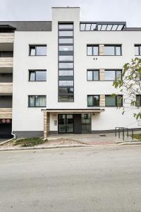 Prague Days - Two Bedroom Apartment with Garage, AC, Terrace and Balcony in Vinohrady