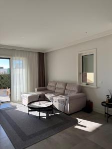 Centrale Contemporary Apartment With Direct Pool Access