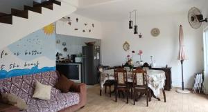 Sobrado amplo e aconchegante, onde o mar é sua janela