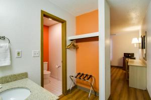 King Room - Smoking  room in Motel 6-Waukegan IL