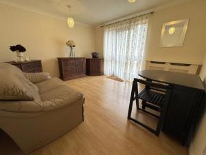 Modern 1 Bed Flat in London with Private Parking!
