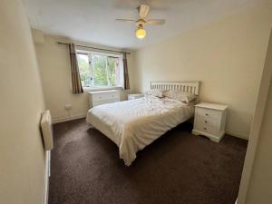 Modern 1 Bed Flat in London with Private Parking!