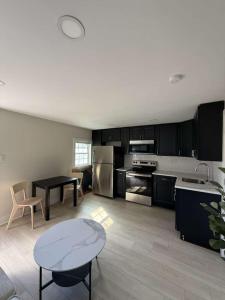 The Charleston Vibe V 8806