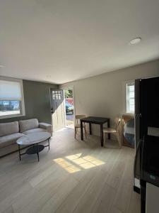 The Charleston Vibe IV 8805