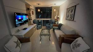 Apartamento Frente Mar Praia das Pitangueiras Guarujá 3 Suítes até 7 Hóspedes com Serviço de Praia