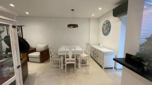 Apartamento Frente Mar Praia das Pitangueiras Guarujá 3 Suítes até 7 Hóspedes com Serviço de Praia