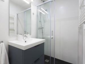 52ROC1069 - New 2BR Flat near Plaza Espana