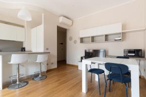 GuestHost - Bright Apartment Milan Gambara