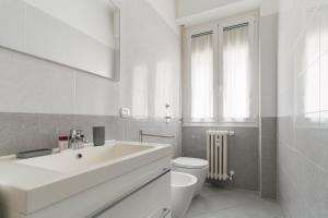GuestHost - Bright Apartment Milan Gambara