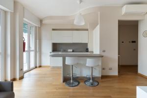 GuestHost - Bright Apartment Milan Gambara