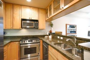 Park Avenue Lofts Condo - Mountain Views, Private Hot Tub, Downtown