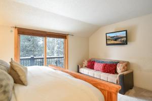 Winterpoint Snowbound Townhome - Walk to TownSlopes