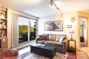 Trails End Moose Haven Condo - Ski InOut, Walk to Town!