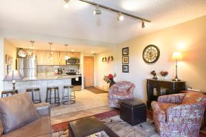 Trails End Moose Haven Condo - Ski InOut, Walk to Town!