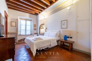 Lucques Antique - Historic Center Apartment in Lucca Tuscany