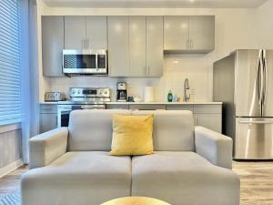 Luxury 1B1B with Balcony Downtown 542Blvd208