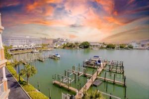 Luxury 5 Star Waterfront Condo 3 Bdr 2 Bath Pool Hot-Tub Panoramic Gulf and Intracoastal Waterway Views