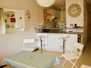 Appartement T2 Climatise avec Loggia à La Favière, Proche Plages et Commerces, Parking Inclus - FR-1-610-2