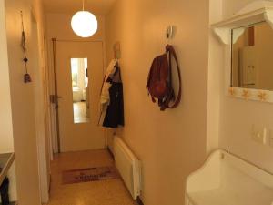 Appartement T2 Climatise avec Loggia à La Favière, Proche Plages et Commerces, Parking Inclus - FR-1-610-2